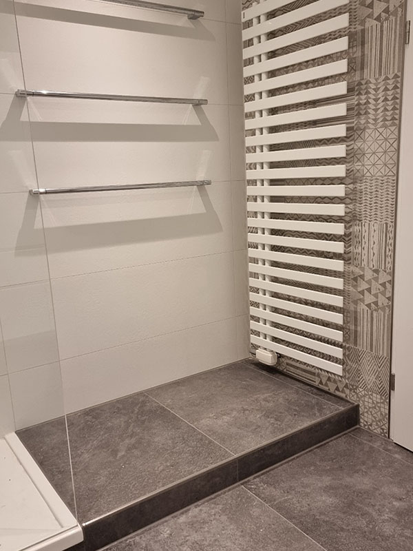 DOKTORbad Hannover seit 1996 Badezimmersanierung 3D-Badplanung Barrierefrei Behindertengerecht Altersgerechte Badezimmer, Bäder, Duschumbauten, Glasduschen, Badmöbel, 3D-Planung, Komplettpreis, Hand in Hand