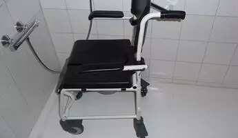 DOKTORbad Hannover seit 1996 Badezimmersanierung 3D-Badplanung Barrierefrei Behindertengerecht Altersgerechte Badezimmer, Bäder, Duschumbauten, Glasduschen, Badmöbel, 3D-Planung, Komplettpreis, Hand in Hand