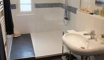 DOKTORbad Hannover seit 1996 Badezimmersanierung 3D-Badplanung Barrierefrei Behindertengerecht Altersgerechte Badezimmer, Bäder, Duschumbauten, Glasduschen, Badmöbel, 3D-Planung, Komplettpreis, Hand in Hand