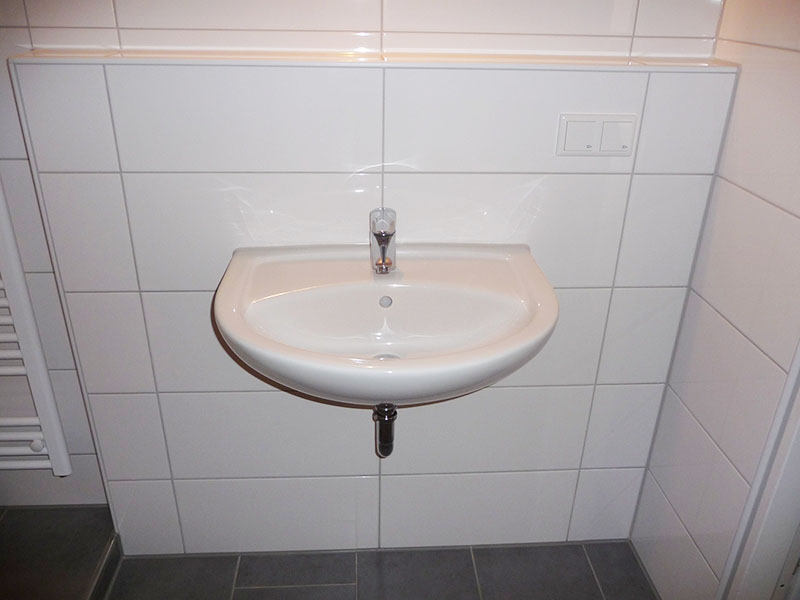 DOKTORbad Hannover seit 1996 Waschtische, Duschen, Spiegel, Sanitäranlage, Licht, Fliesen, Wandoberfläche,  Glassduschen, Flüssigtapete, Renovieren, Sanieren, Miet- & Gewerbeobjekte, Badausstattung
