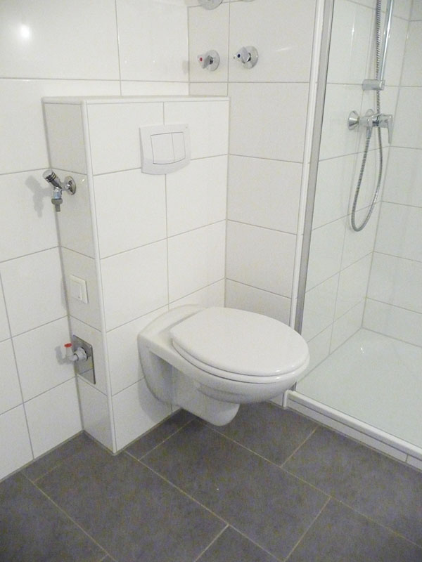 DOKTORbad Hannover seit 1996 Waschtische, Duschen, Spiegel, Sanitäranlage, Licht, Fliesen, Wandoberfläche,  Glassduschen, Flüssigtapete, Renovieren, Sanieren, Miet- & Gewerbeobjekte, Badausstattung
